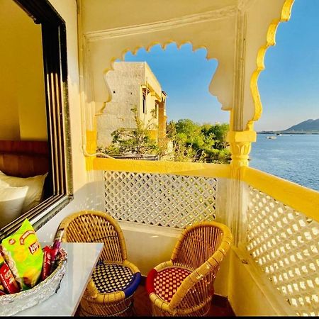 Vallabhgarh A Lake Facing Balcony Udaipur Exterior foto